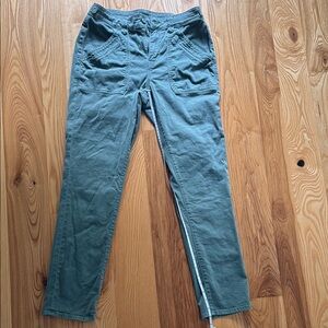 Stylish Green Pants with Front Pockets